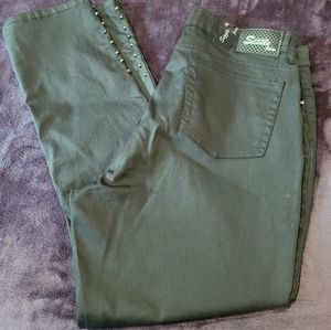 NWT. Size 20 Black Jeggings w/ Stud Detail